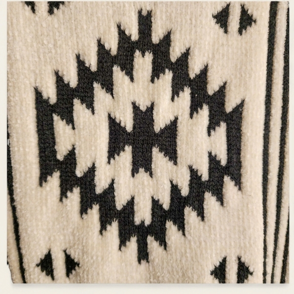 Kamana Aztec Print Chenille Cardigan – Size Large - Picture 6 of 9